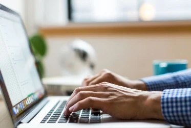 hand at computer UN003