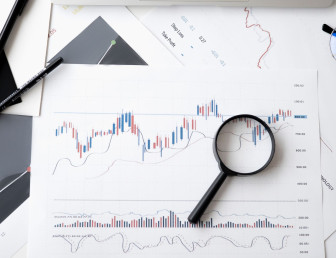 magnifying glass on a document PE034