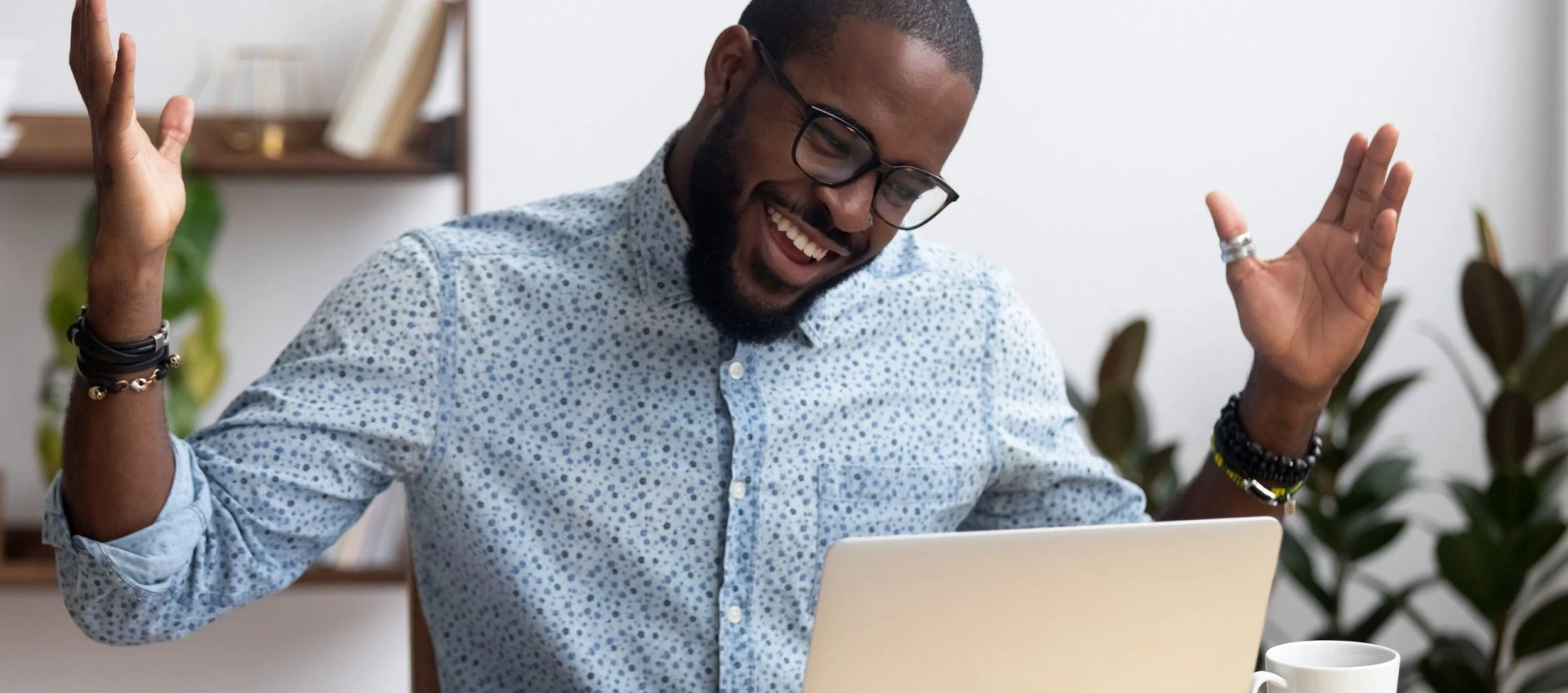 man at computer SH006 v2