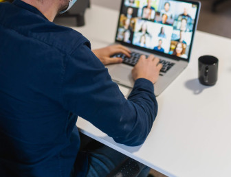 man at computer UN004