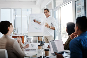 man leading meeting CV001