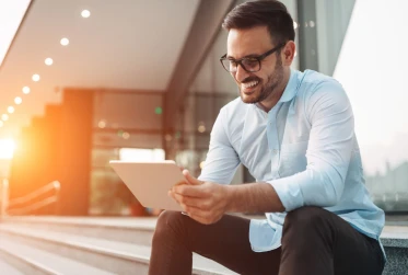 man with tablet SH002 v2