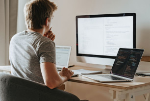 mat with laptops PE026