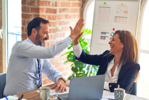 people high five UN001