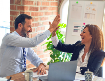 people high five UN001