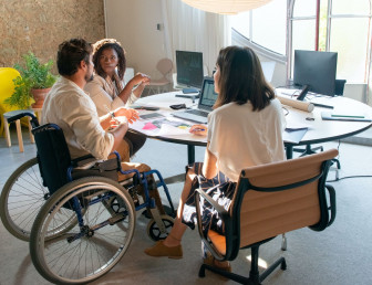 people in an office PE043