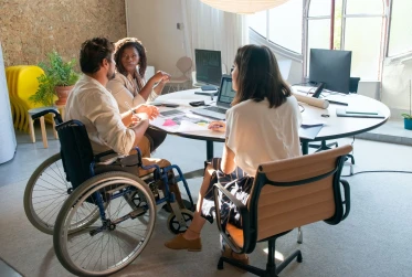 people in an office PE043