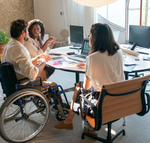 people in an office PE043