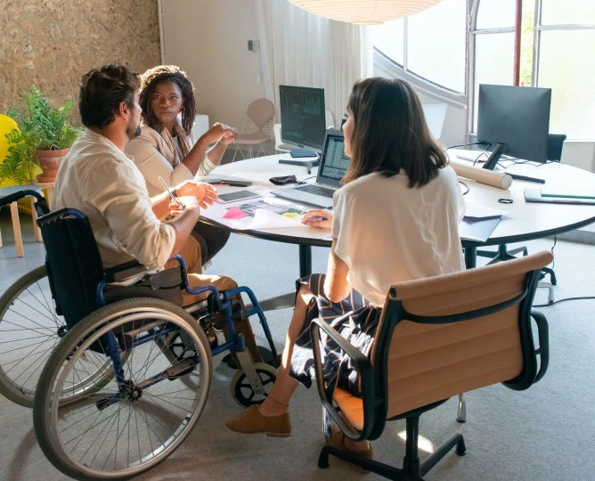 people in an office PE043