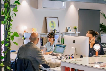 people in office UN044