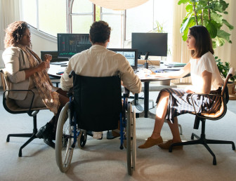 people meeting PE055