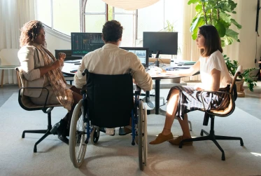 people meeting PE055