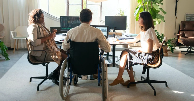 people meeting PE055