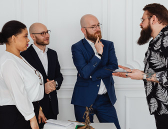 people meeting PE056