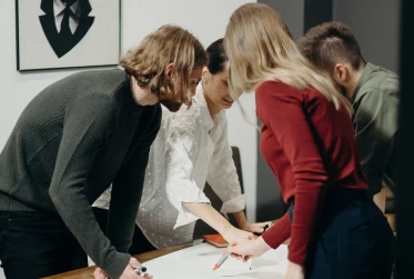 people meeting PE058