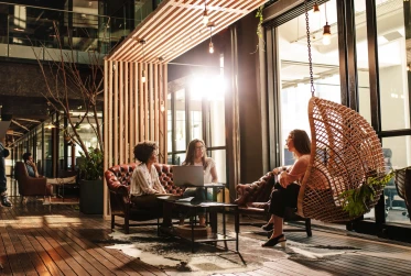 people meeting SH037