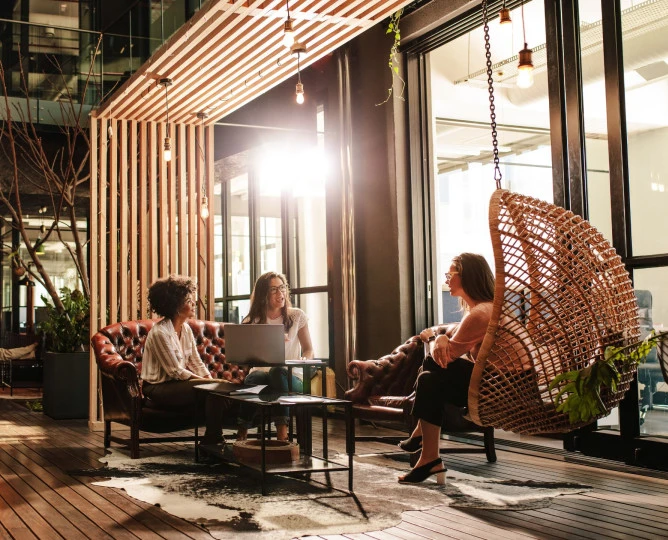 people meeting SH037