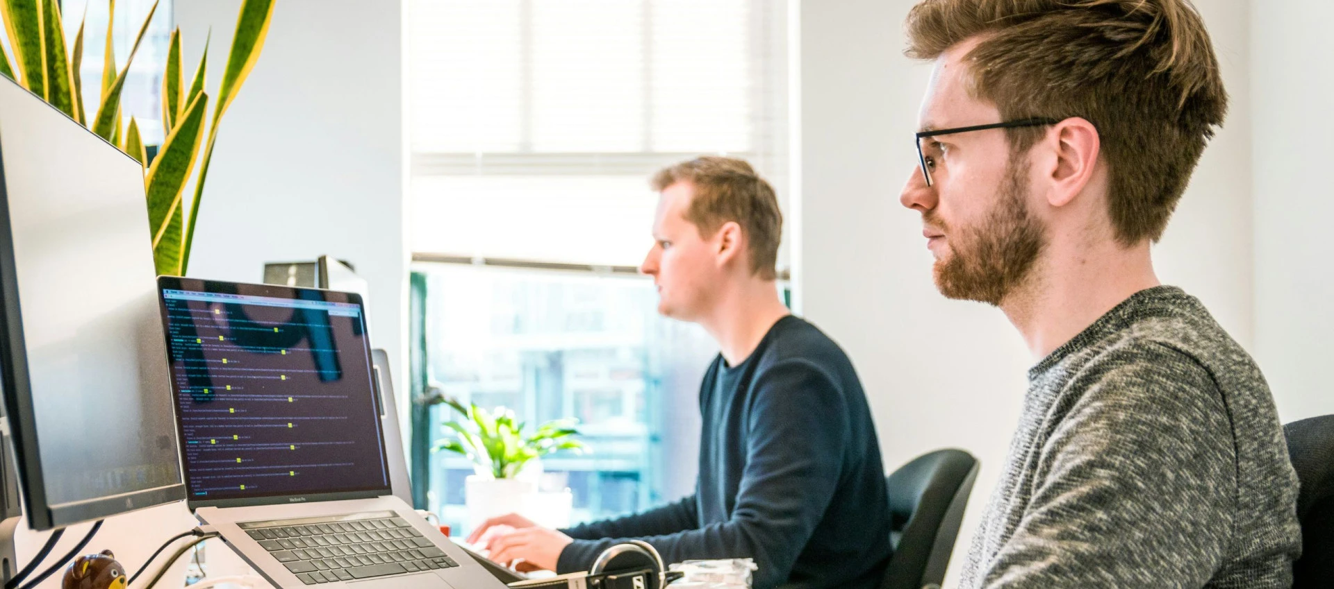 professional man on computer UN001