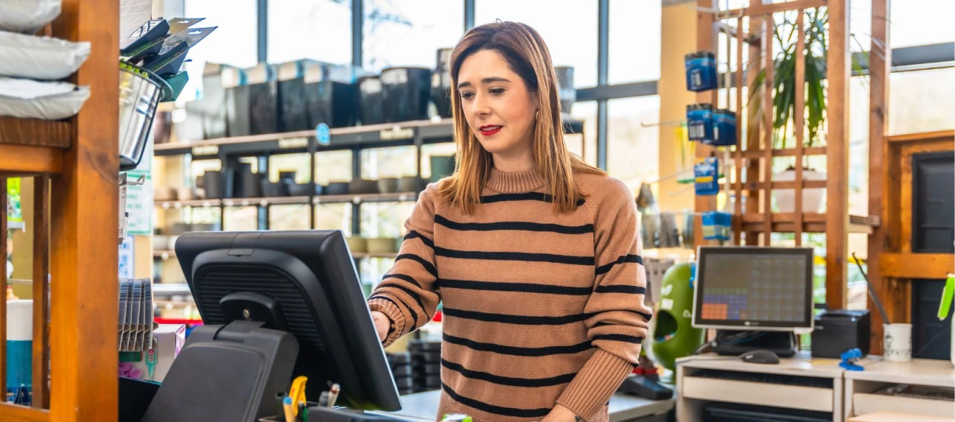 retail worker CV001