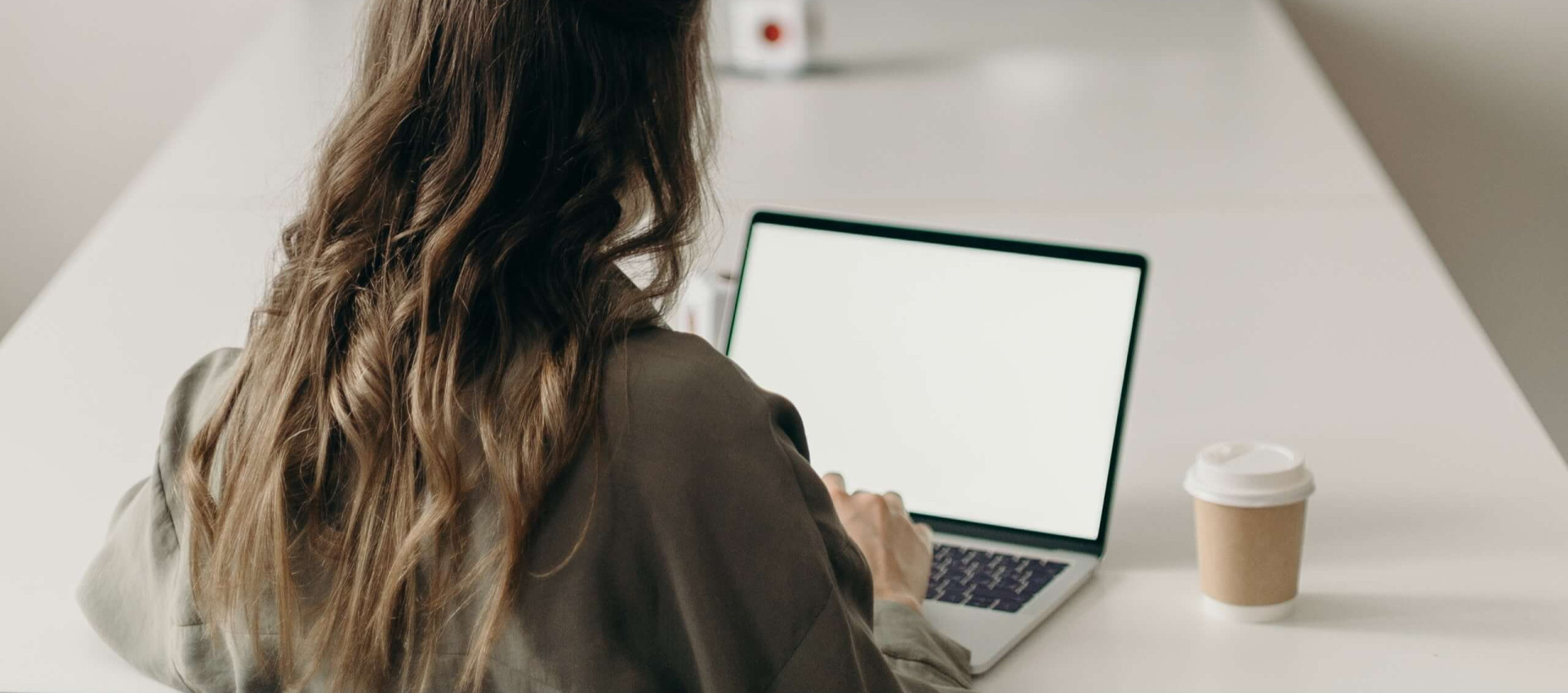 woman at computer PE001