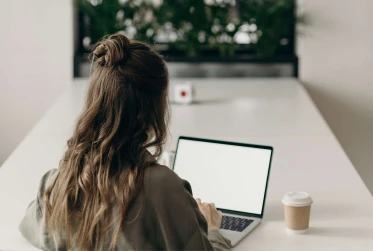 woman at computer PE001