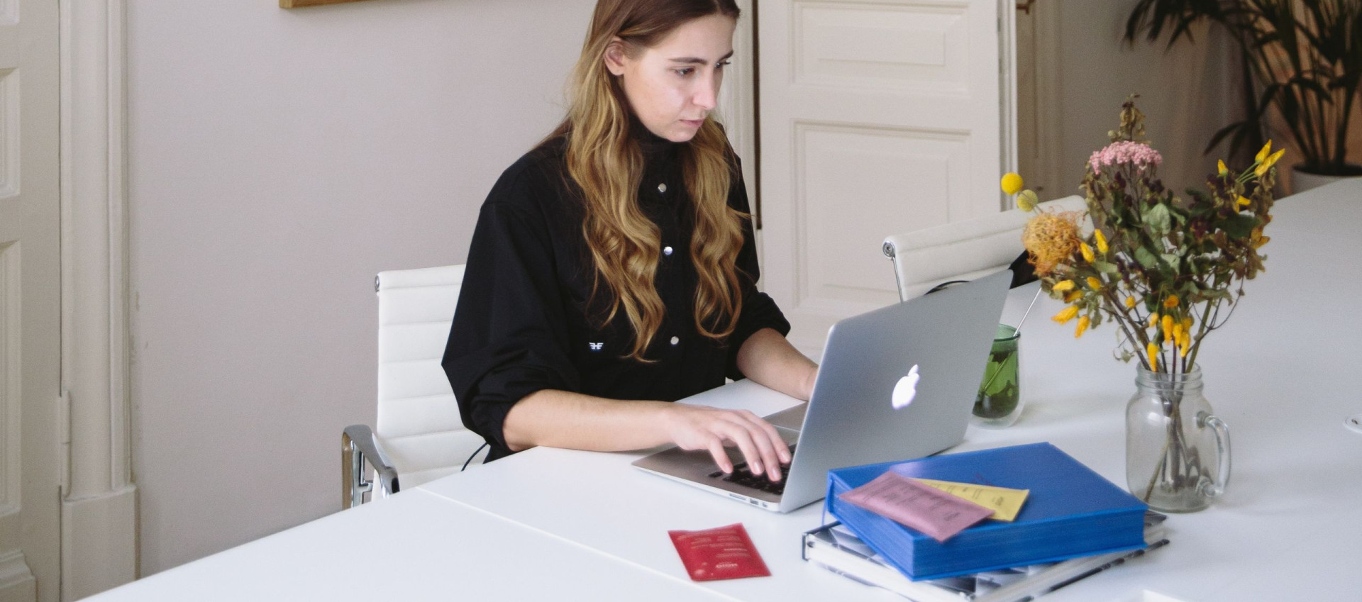 woman at computer PE048