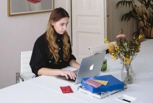 woman at computer PE048