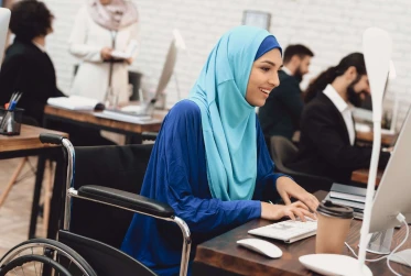 woman at computer SH019 v1