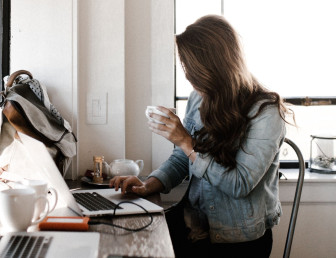 woman at computer UN002 v2