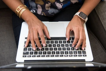 woman at computer UN007 v2