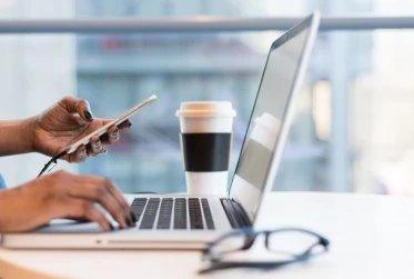 woman at computer UN008 V2