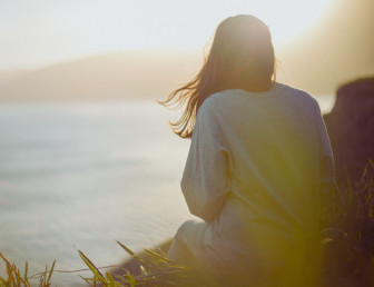 woman at the beach UN001