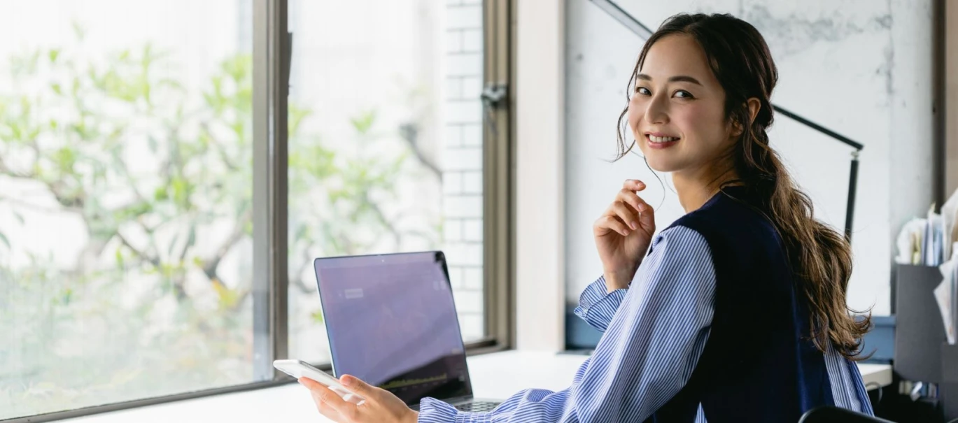 woman at work using ai CV001
