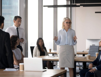 woman leading meeting SH003