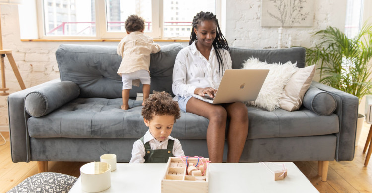 working mother PE036