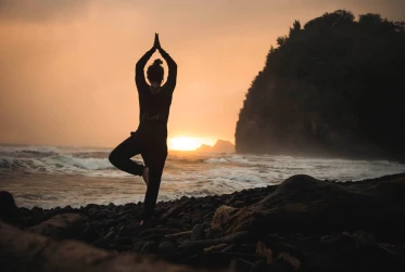 yoga at the beach UN001