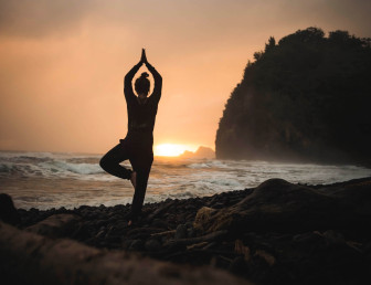 yoga at the beach UN001