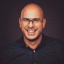 headshot lucas ellinikakis