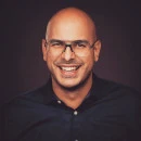 headshot lucas ellinikakis