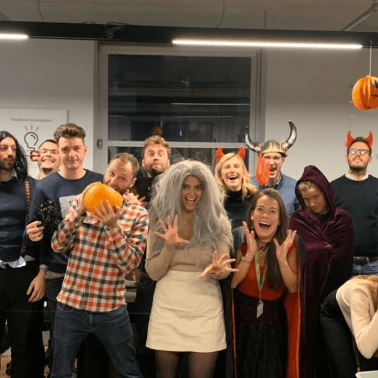 photo sim riordan 1600x900 3