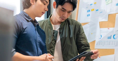 men meeting SH009 cropped