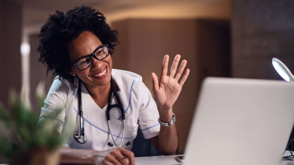 doctor on computer SH001