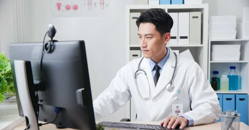 doctor on computer SH002