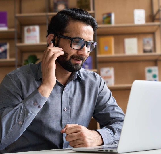 man at computer SH018