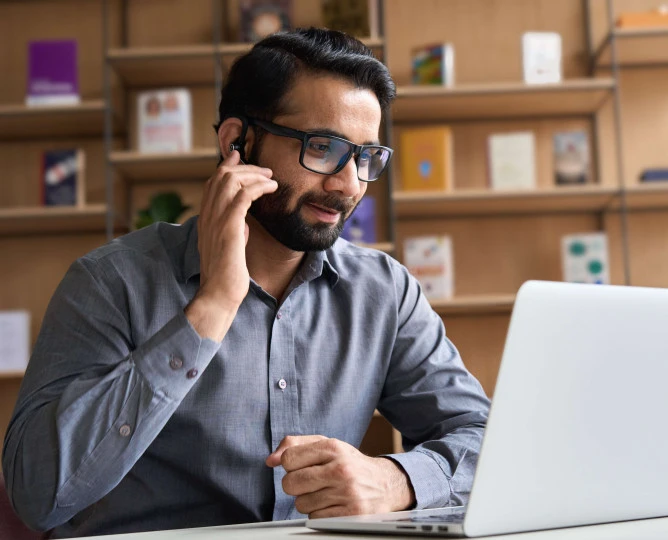 man at computer SH018