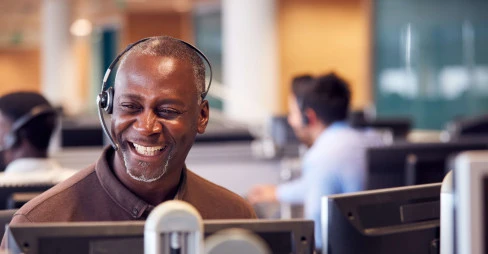 man in call center SH002