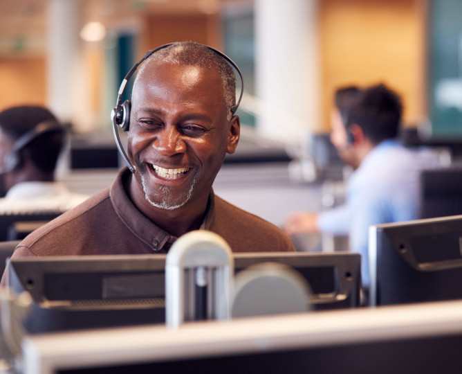 man in call center SH002