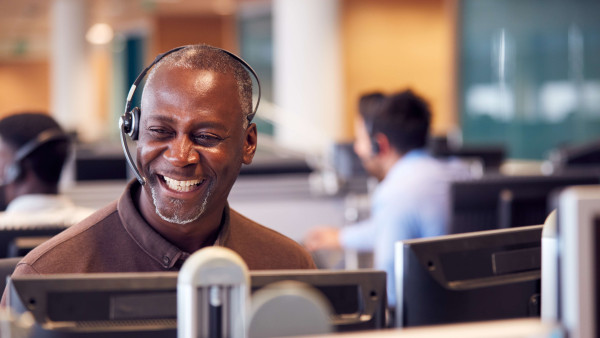 man in call center SH002