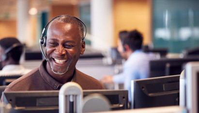 man in call center SH002