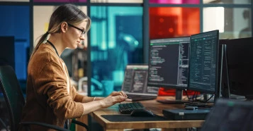 woman at computer SH024